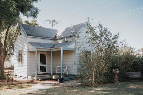 Dubuque Bed And Breakfast - Food Delivery Shop 4