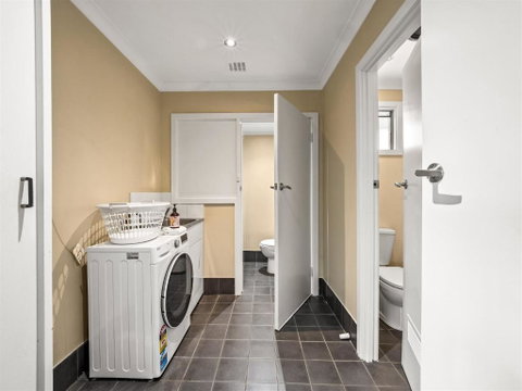 Eagle Bay Beach House - 300m To The Beach! - Food Delivery Shop 4