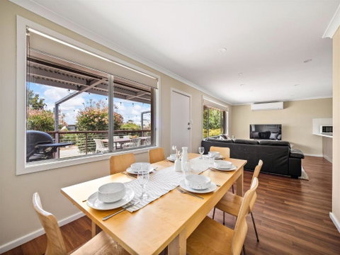 Eagle Bay Beach House - 300m To The Beach! - Food Delivery Shop 3