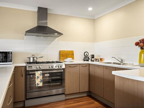 Eagle Bay Beach House - 300m To The Beach! - Food Delivery Shop 2