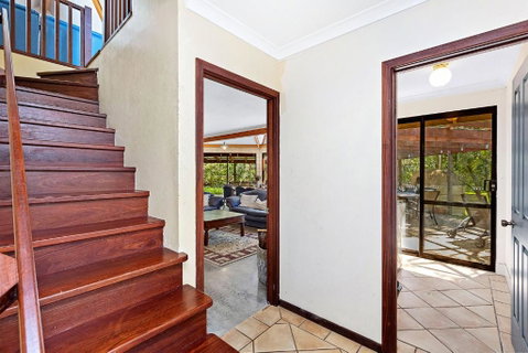 Eagle Bay Beach Lodge - 1 Street Back From Stunning Eagle Bay! - Food Delivery Shop 3