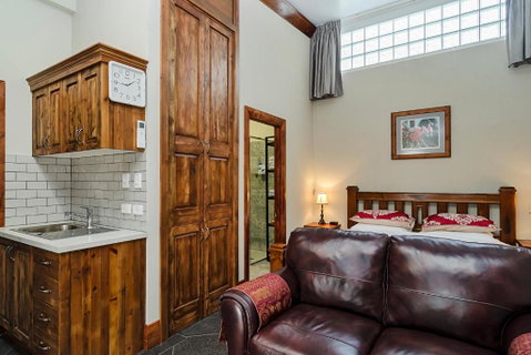 Eagle Foundry Bed & Breakfast - Food Delivery Shop 1