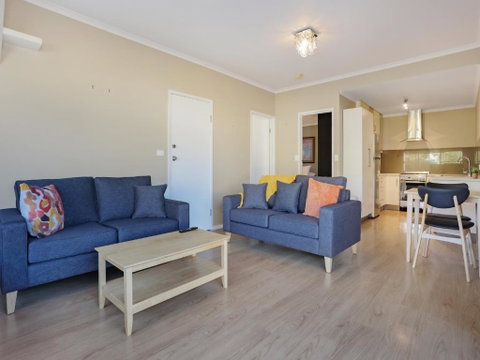 Eagle Heights Holiday Units - Food Delivery Shop 1
