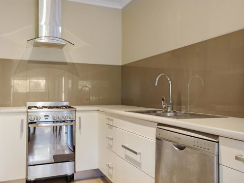 Eagle Heights Holiday Units - Food Delivery Shop 3