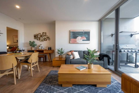 Eastside Apartment - Food Delivery Shop 0