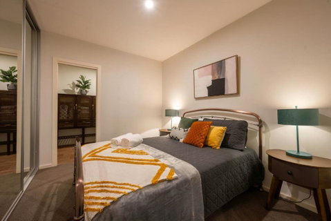 Eastside Apartment - Food Delivery Shop 3