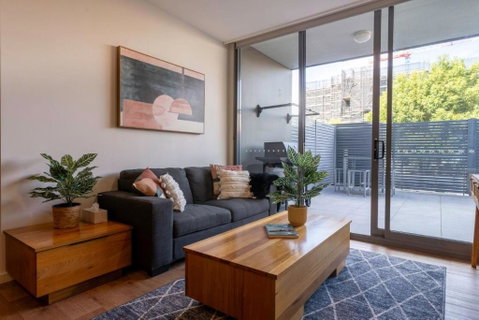 Eastside Apartment - Food Delivery Shop 4