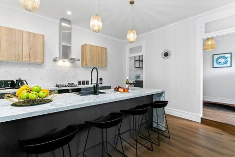 EDW19 - Stylish 2-Bed, 2-Bath Townhose In Drummoyne - Food Delivery Shop 0