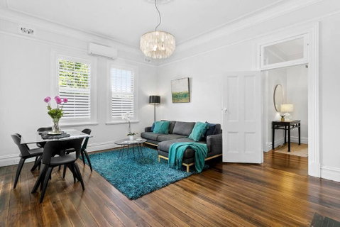 EDW19 - Stylish 2-Bed, 2-Bath Townhose In Drummoyne - Food Delivery Shop 3