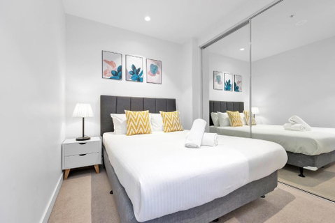 EPORO Tower Modern Apartments Melbourne Central CBD - Food Delivery Shop 1