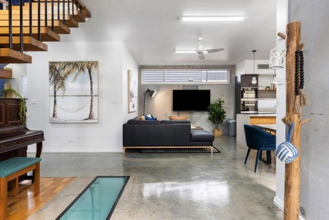 Exquisite Beachside Mansion - Food Delivery Shop 4