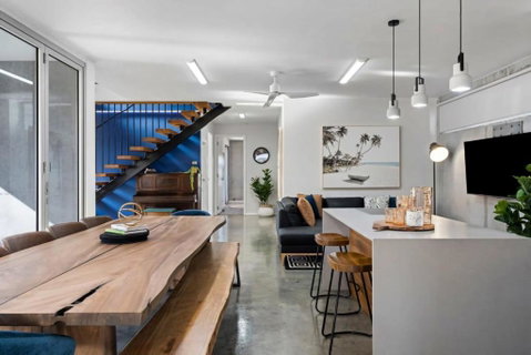 Exquisite Beachside Mansion - Food Delivery Shop 1