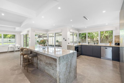 Exquisite Oasis Family Retreat - Food Delivery Shop 0