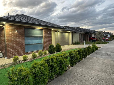 Family Friendly House - Food Delivery Shop 0