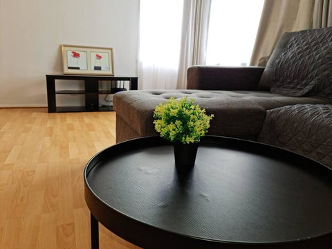 Four Bedroom House With Free Parking On Site - Food Delivery Shop 4