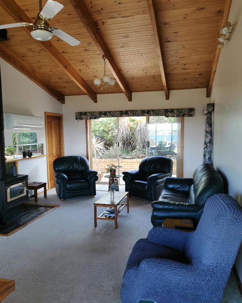 Flinders Island Masters Quarters - Lady Barron - Food Delivery Shop 4