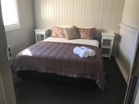 Goondihill Hotel - Food Delivery Shop 3