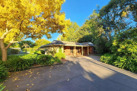 Hahndorf Home, Walk To Main St, Sleeps 8 - Food Delivery Shop 0