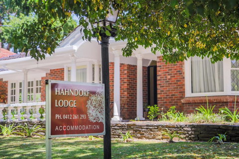 Hahndorf Lodge Pioneer Suite - Main Street Hahndorf On Site Secure Parking - Food Delivery Shop 0