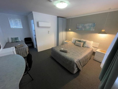 Hatton Vale Motel - Food Delivery Shop 0