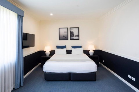 Hawkesbury Race Club Motel - Food Delivery Shop 0