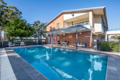 Hawkesbury Race Club Motel - Food Delivery Shop 3