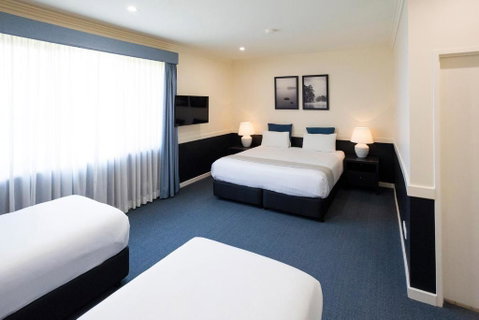 Hawkesbury Race Club Motel - Food Delivery Shop 1