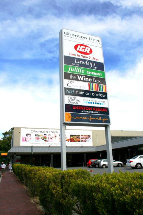 Hensman 5 - 1BRM Unit With Courtyard & Parking - Food Delivery Shop 3