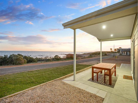 High Tide - Beachfront Pet-friendly - Food Delivery Shop 2