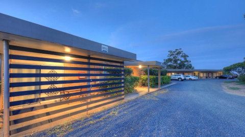 Hilldrop Motor Inn - Food Delivery Shop 2