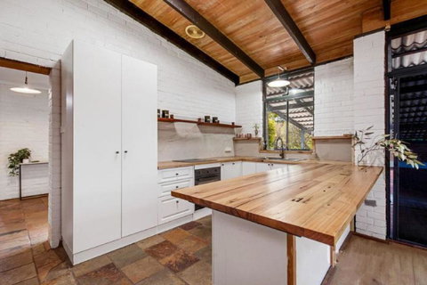 Hillside Retreat- Your Tranquil Home Away - Food Delivery Shop 1