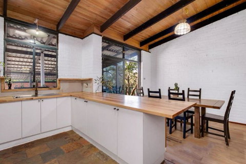 Hillside Retreat- Your Tranquil Home Away - Food Delivery Shop 3