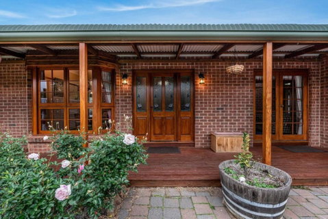 Hilltop Retreat, Water Views - Food Delivery Shop 0