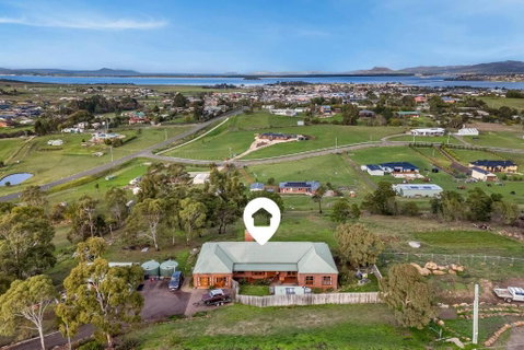 Hilltop Retreat, Water Views - Food Delivery Shop 1