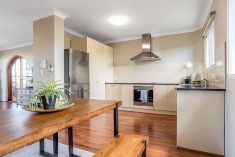 Inner City Pad Indooroopilly - Food Delivery Shop 2