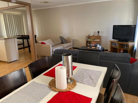 Home Away From Home - Food Delivery Shop 2