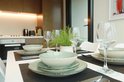 Homelike 2B Apt Next To Grand Prix With Free Parking - Food Delivery Shop 0