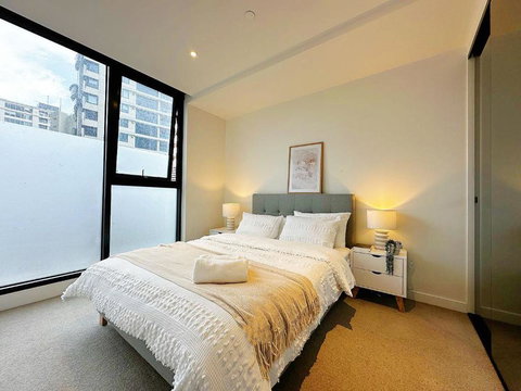 Homelike 2B Apt Next To Grand Prix With Free Parking - Food Delivery Shop 1