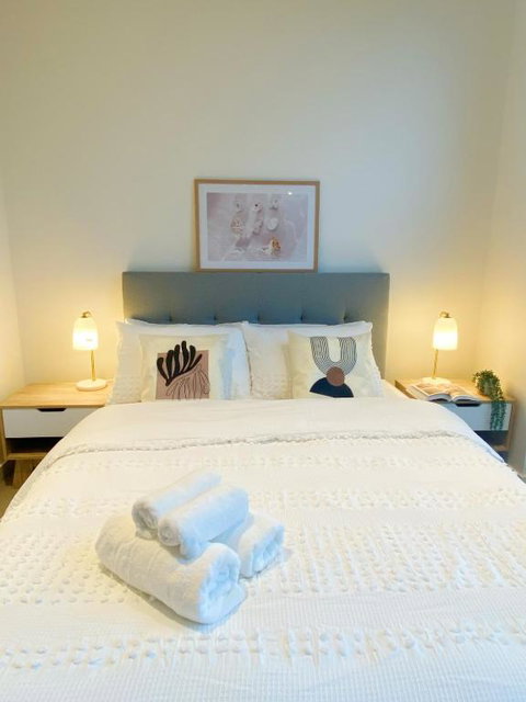 Homelike 2B Apt Next To Grand Prix With Free Parking - Food Delivery Shop 2