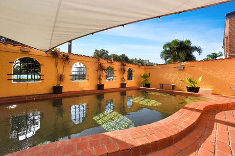 Adobe Motel - Food Delivery Shop 1