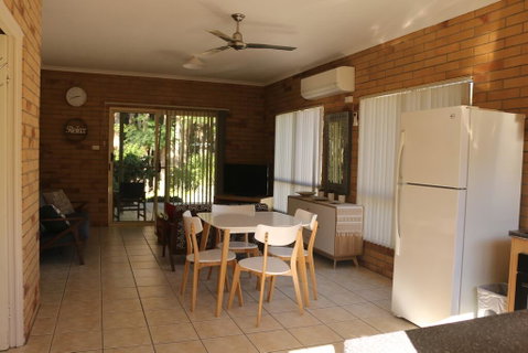 Agnes Palms Accommodation - Food Delivery Shop 2