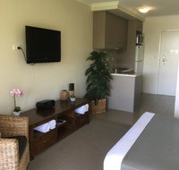 Airlie Central Apartments - Food Delivery Shop