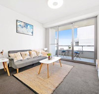 All amenities only downstairs 20 mins to CBD - Food Delivery Shop