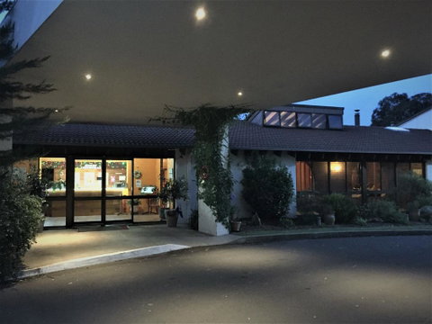 All Seasons Motel Armidale - Food Delivery Shop 0