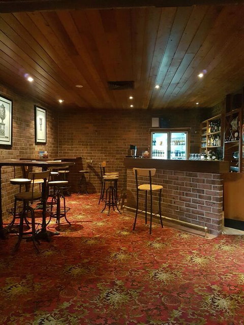 All Seasons Motel Armidale - Food Delivery Shop 2