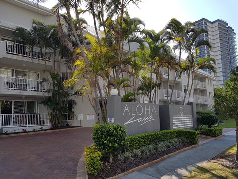 Aloha Lane Holiday Apartments - Food Delivery Shop 1