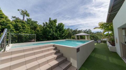 Alpha 8 On Waterson - Airlie Beach - Food Delivery Shop 2