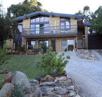 Alpine Apartment - Great location with views of Lake Jindabyne - Food Delivery Shop