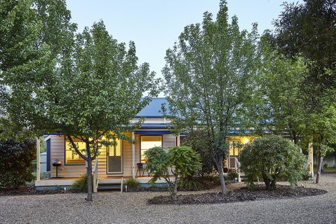 Alpine Valley Cottages - Food Delivery Shop 2