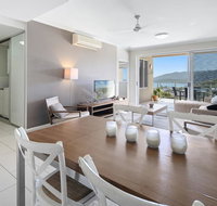 Amazing Ocean views Pool Award winning location Airlie Beach - Food Delivery Shop
